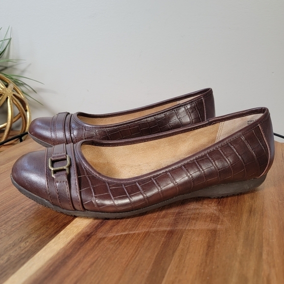 Croft and Barrow Brown Vegan Leather Croc Embossed Ballet Flats Size 8.5 - Picture 6 of 17